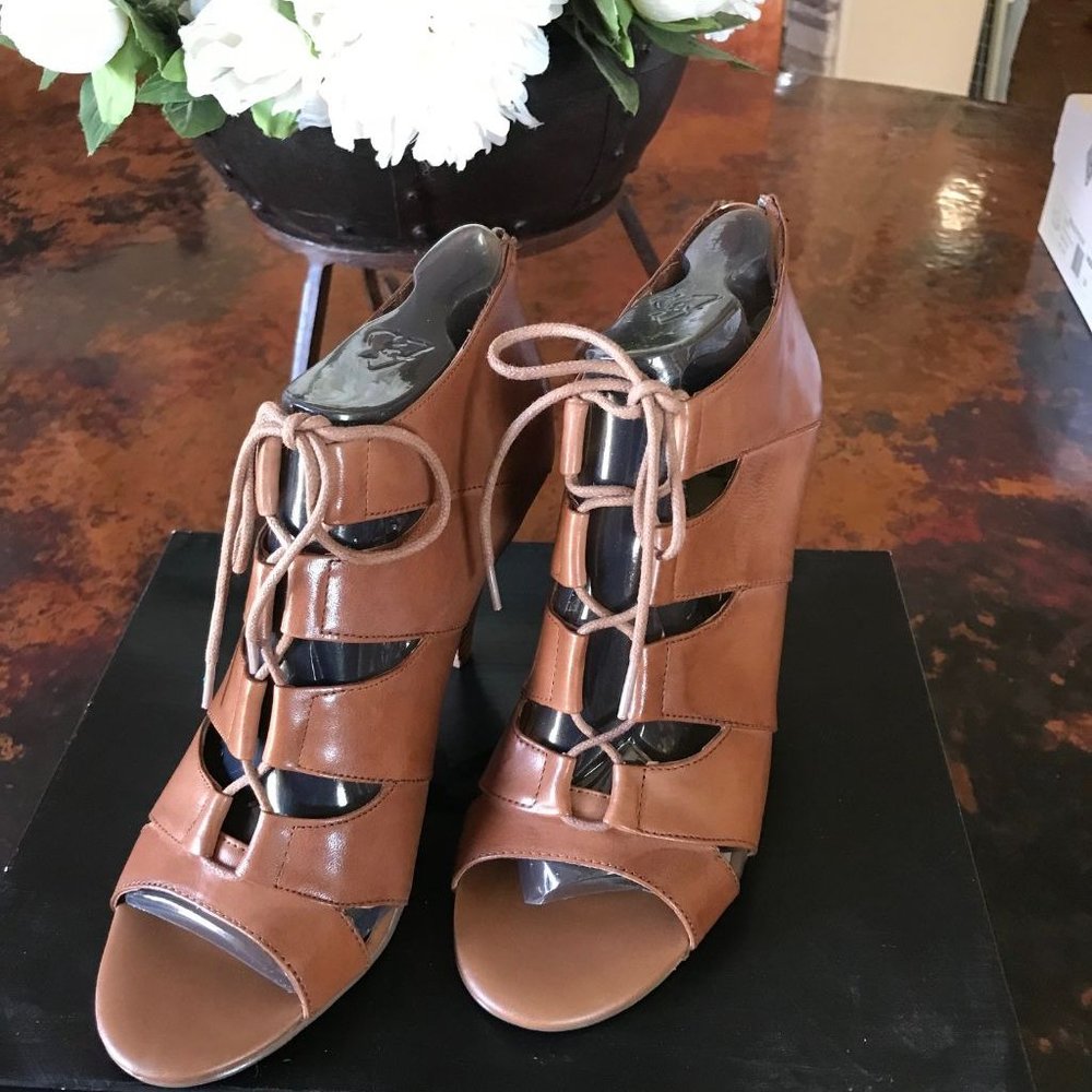 NIB Reba Saddle Tan Leather Boots Sandals Size 8 New In Box Brown Booties